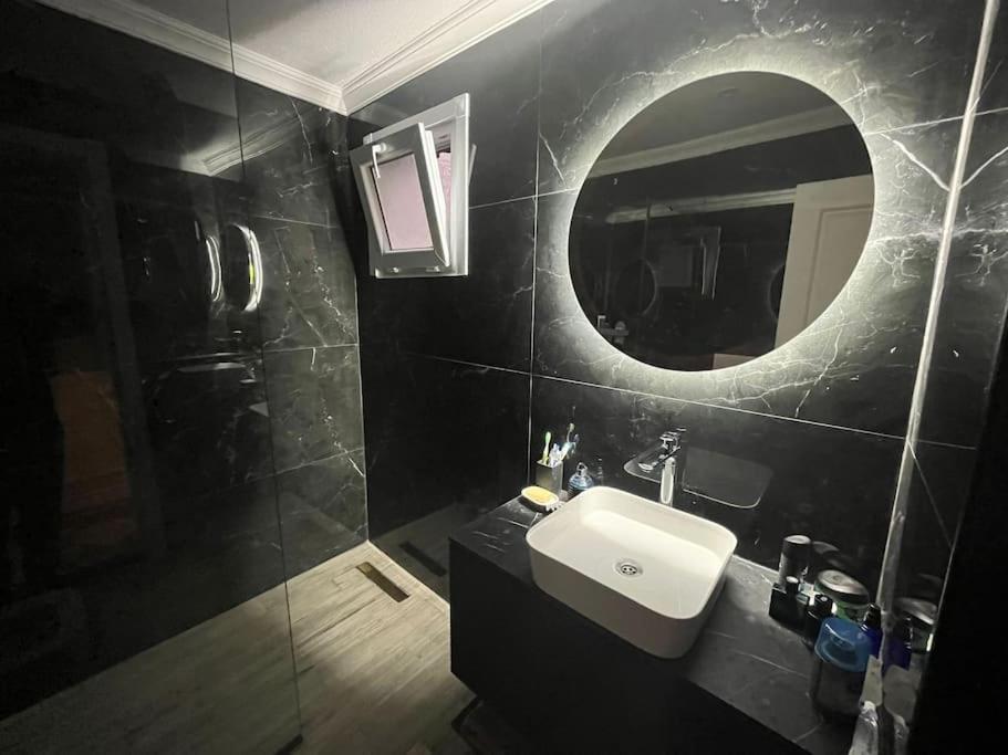 Sisli Osmanbey Taksim Large Terrace, Quietness And Space Apartman Isztambul Kültér fotó